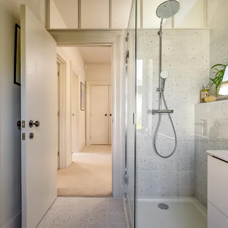 Two Guns - Contemporary, Stylish Townhouse With Stunning Sea Views Villa Kingswear Exterior photo