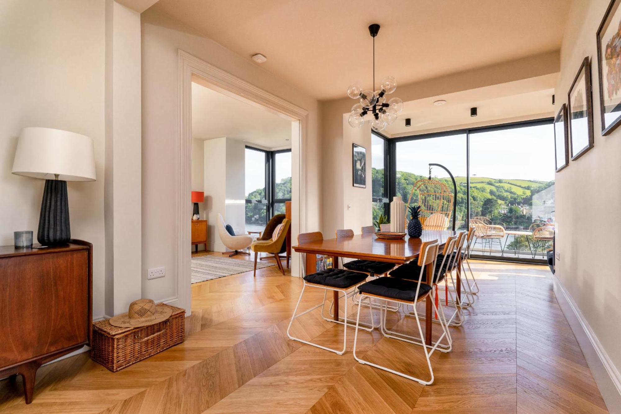 Two Guns - Contemporary, Stylish Townhouse With Stunning Sea Views *